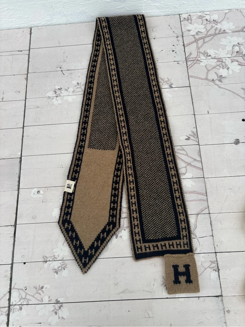 Hilldi Black & Tan Patterned Women's Scarf